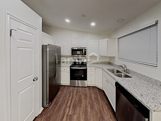 Building Photo - 514 W 150 S