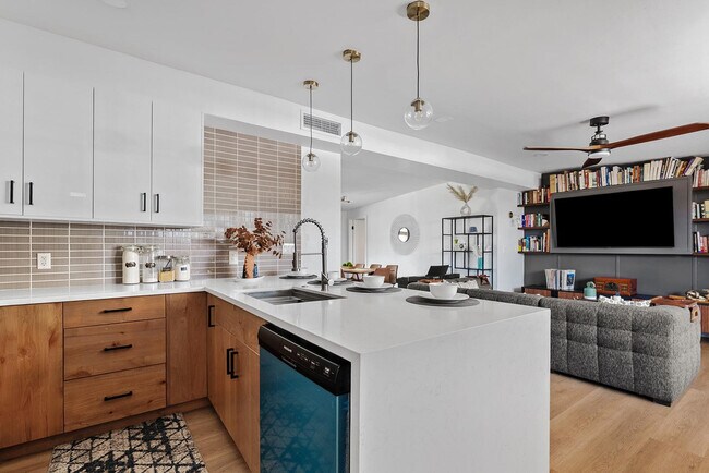 Foto del edificio - 530 W 17th St