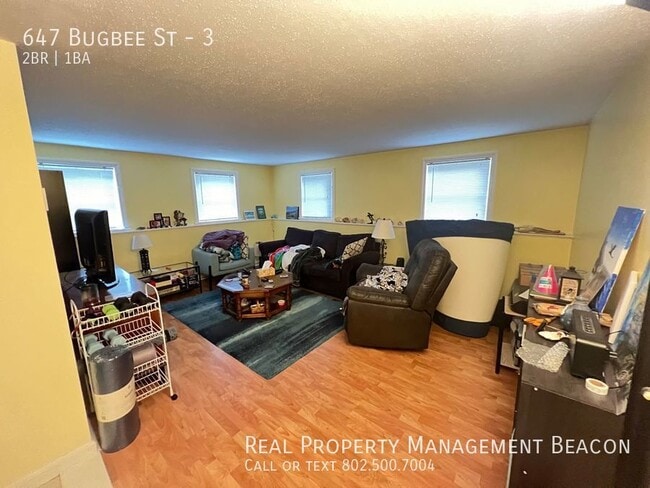 Building Photo - White River Junction - 2 Bed, 1 Bath house...