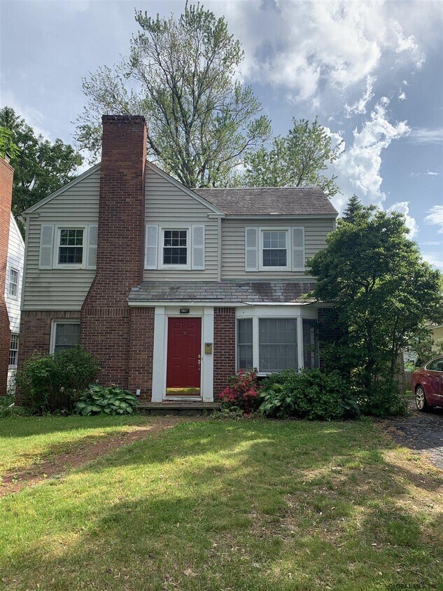 Foto principal - 30 Buckingham Dr