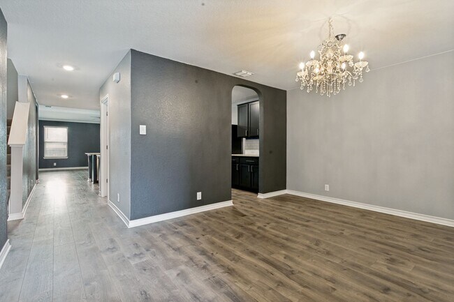 Foto del edificio - BEAUTIFUL 5-BEDROOM HOME IN VALLEY RANCH