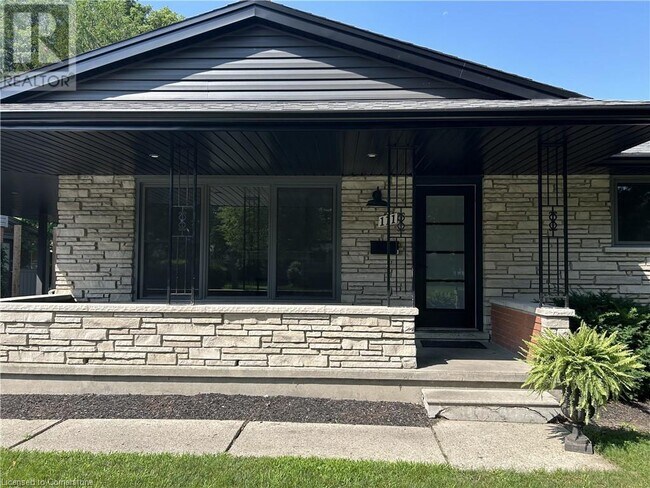 Photo du bâtiment - 111 Midland Dr