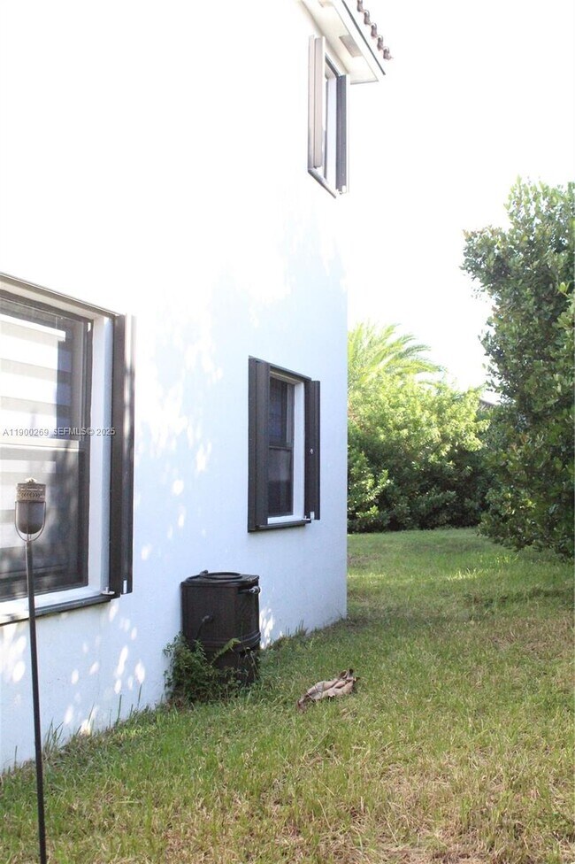 Building Photo - 25096 SW 118th Ave