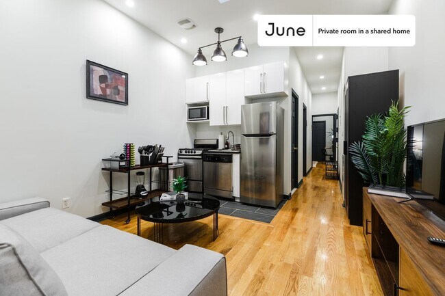 Foto del edificio - Private bedroom in 3 bed/1 bath Home