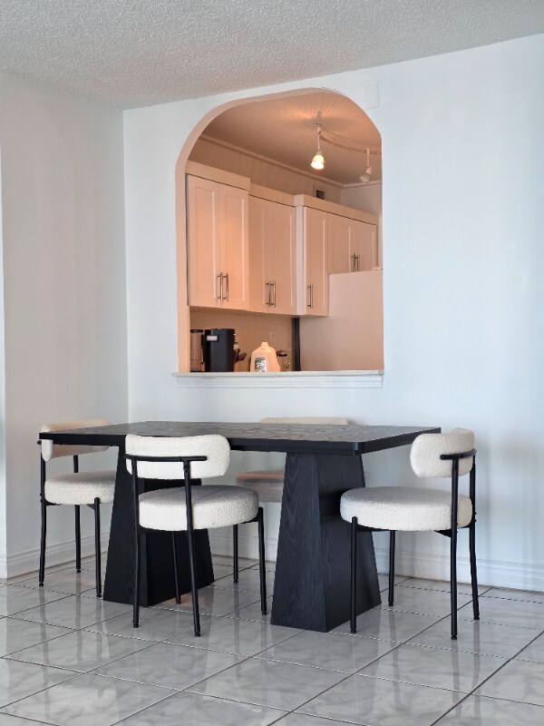 Building Photo - 100 Bayview Dr