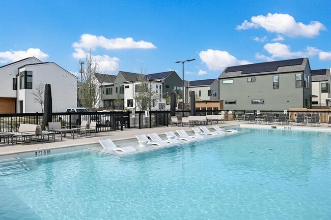 Building Photo - 2211 E M. Franklin Ave