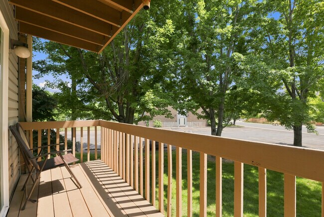 Building Photo - 1612 Cottonwood Dr