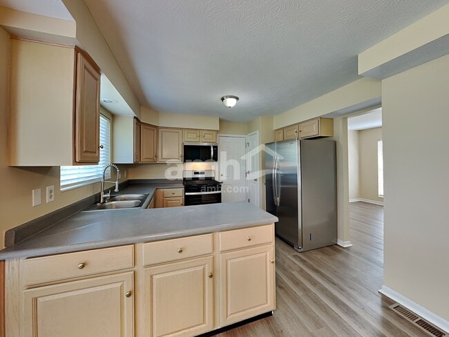 Building Photo - 725 Kent Cir