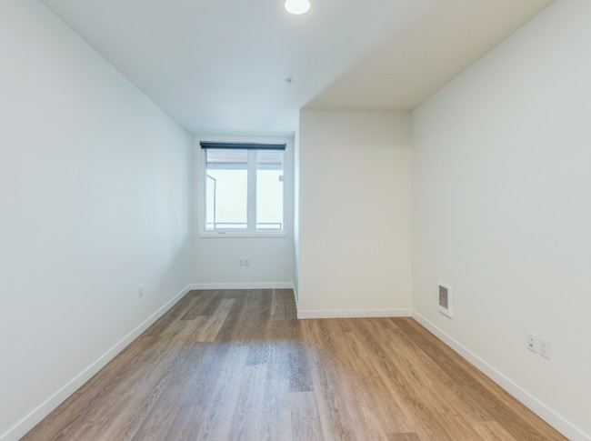 Interior Photo - 23 Broadway