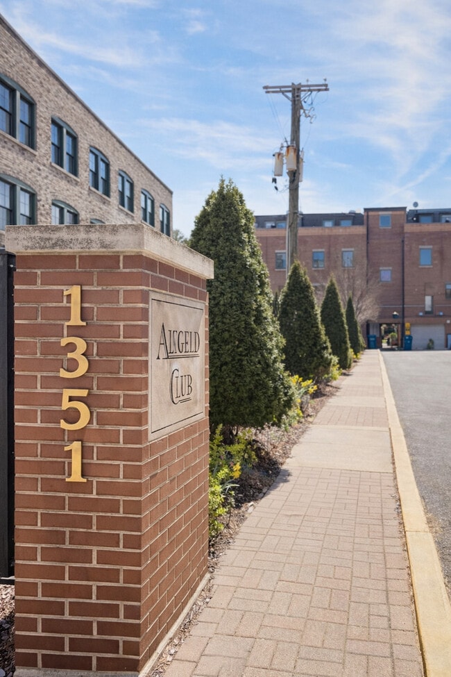 Foto del edificio - 1351 W Altgeld St