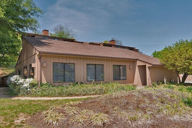 Foto del edificio - 128-2 Turtle Creek Rd