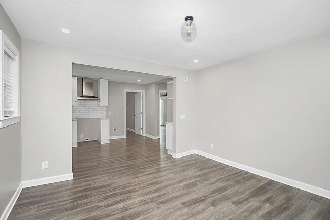 Building Photo - 4044 Dinglewood Ave