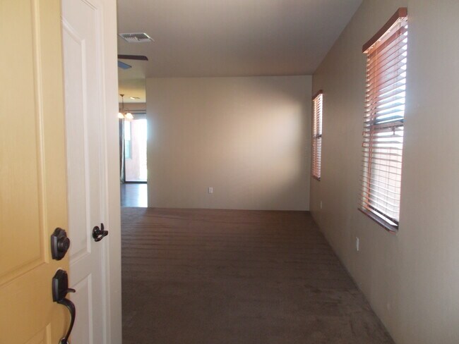 Foto del edificio - 4 Bedroom Home