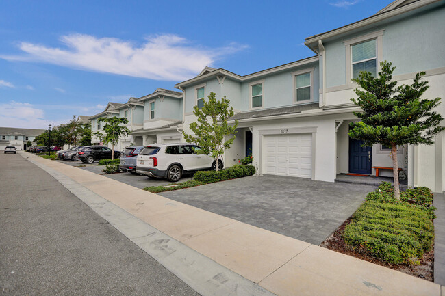 Building Photo - 1837 Sandpiper Pointe Pl