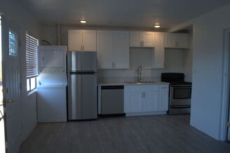 Building Photo - 207 E Imperial Ave