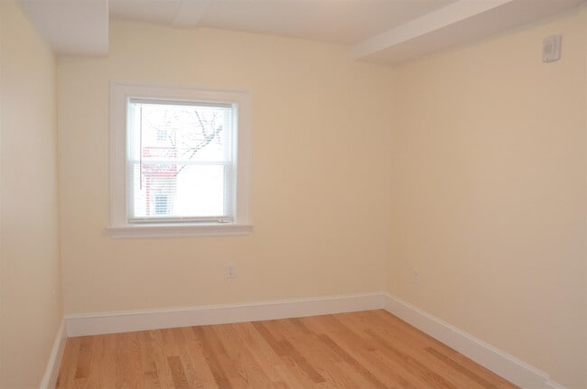 Building Photo - 20 Putnam St