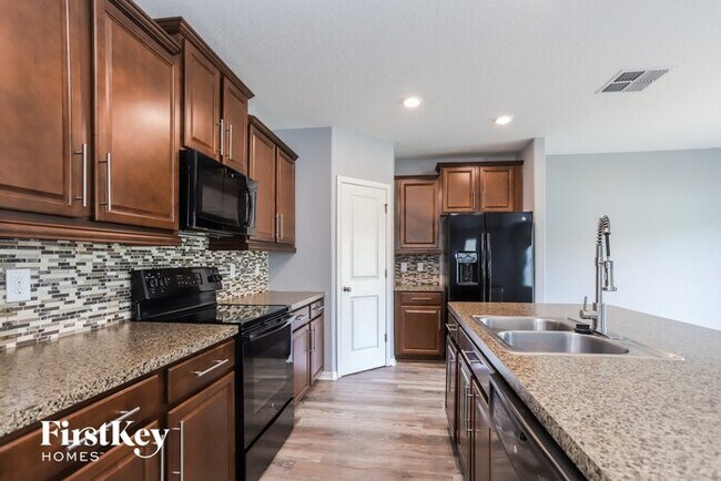 Building Photo - 333 Cascade Bend Dr