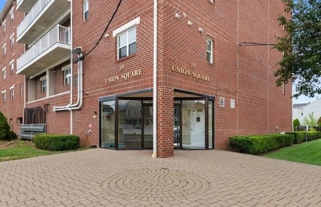 Foto del edificio - Modern 2BR / 2BA Condo with Balcony & Parking at Union Square – Hackensack