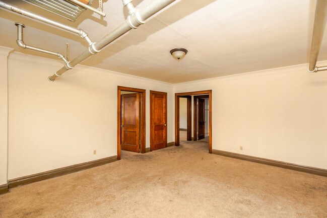 Foto del edificio - 1940 S Grove Ave