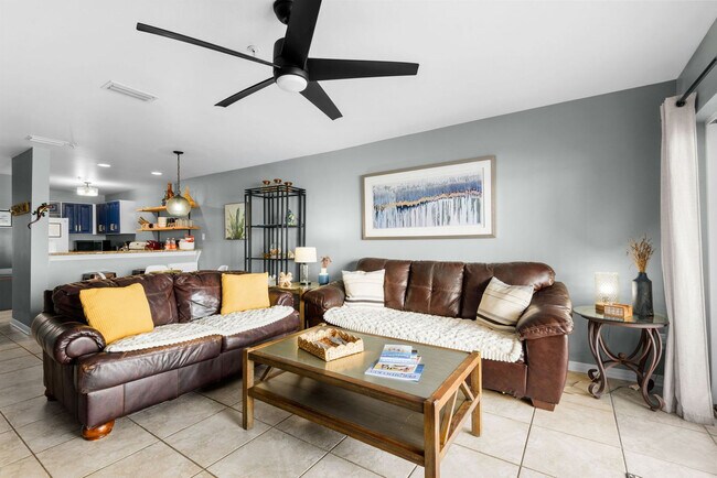 Foto del edificio - 15946 Innerarity Point Rd