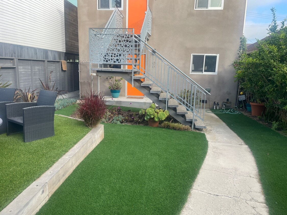 Primary Photo - 108 Paloma Ave