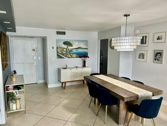 Building Photo - 6039 Collins Ave