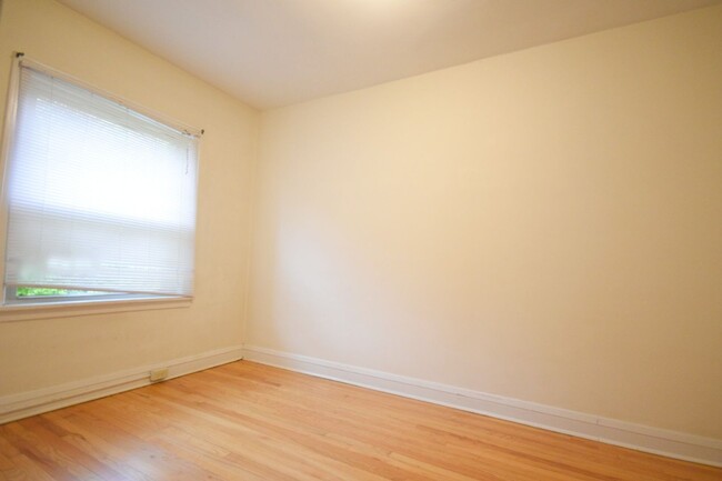 Interior Photo - 2226 Garfield Ave S