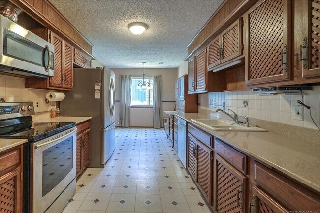 Foto del edificio - 7619 E 77th St