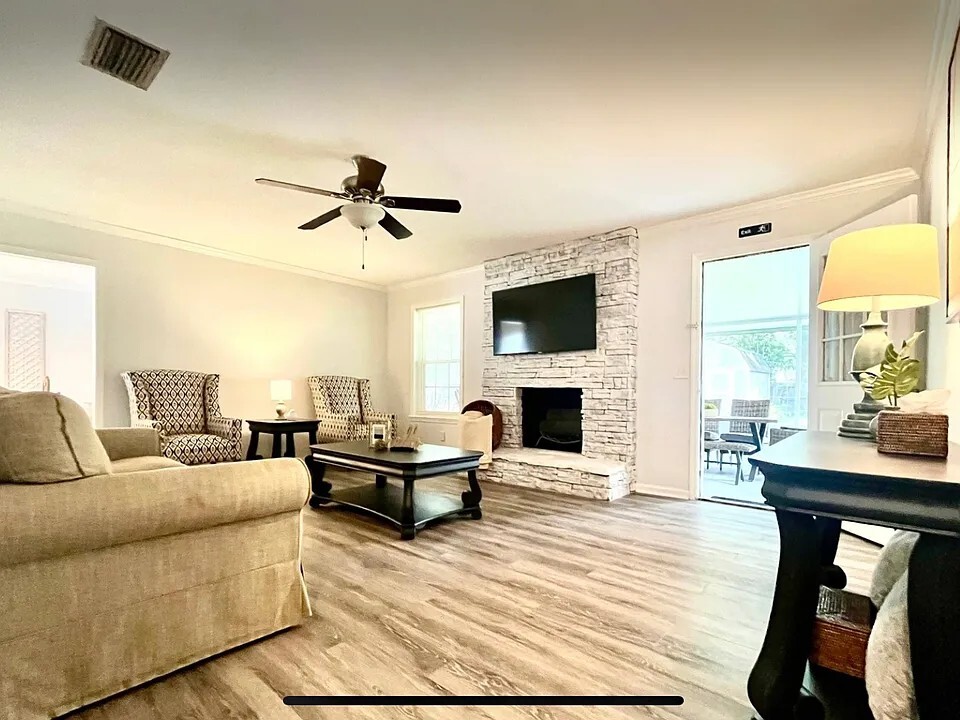 Foto principal - 114 N Palm Dr