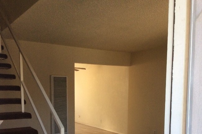 Sala de estar - 747 N Occidental Blvd