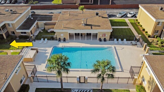 Foto del edificio - 1000 Lake of the Woods Blvd