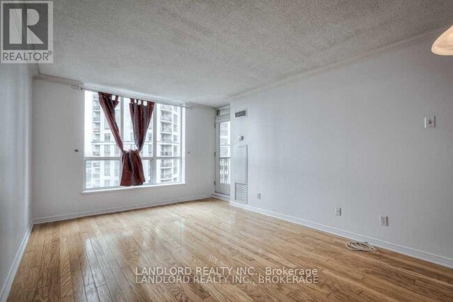 Photo du bâtiment - 55-LP55 Harrison Garden Blvd