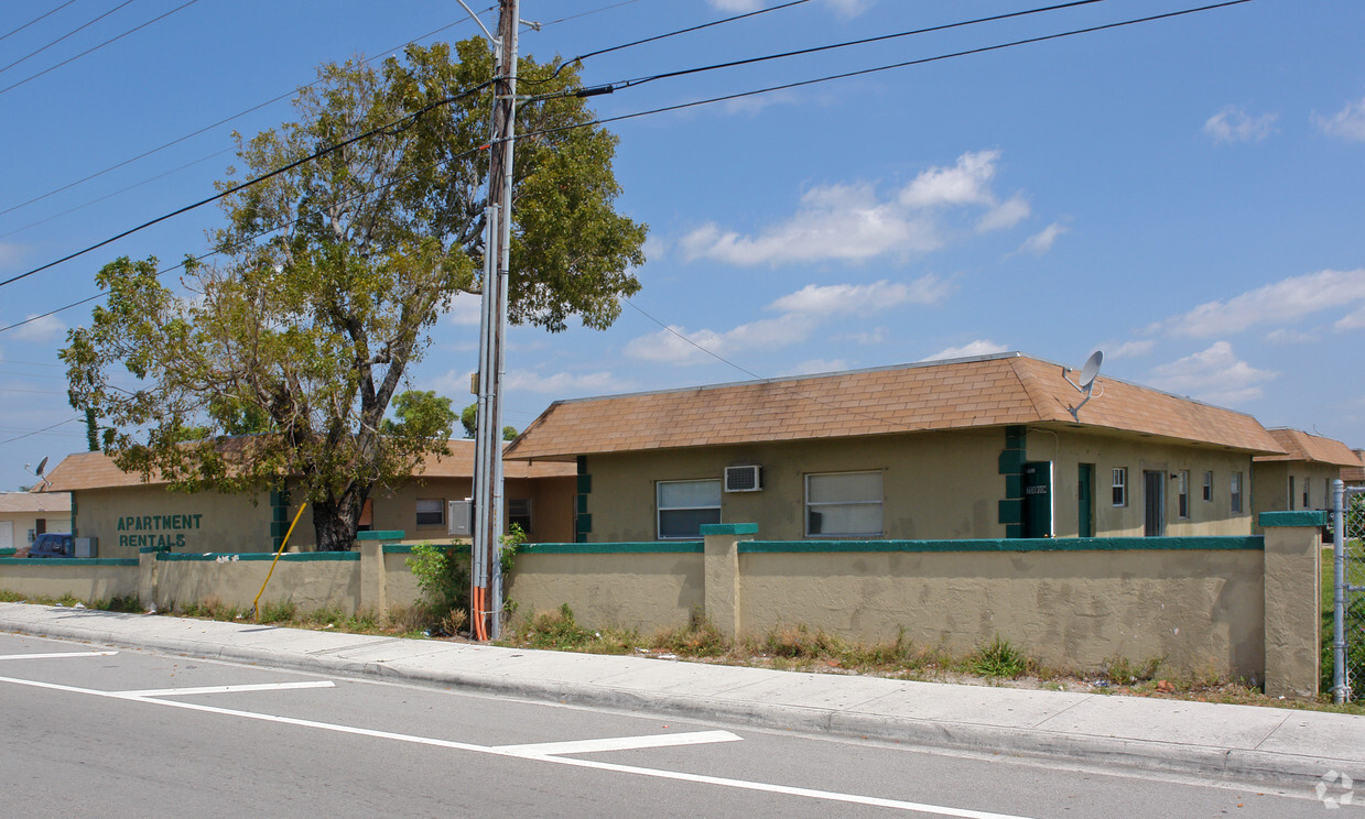 Building Photo - 3990 NW 30th Ter