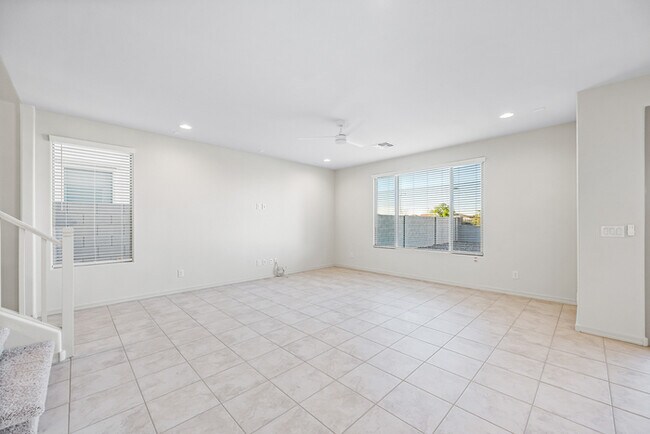 Building Photo - beautiful 3 bedrooms + loft, 2.5 baths