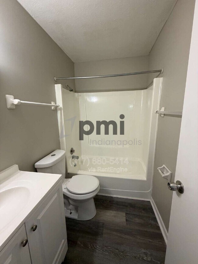 Foto del edificio - 828 Whitethorne Ave