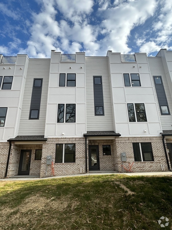 Building Photo - 407 Strong Ave