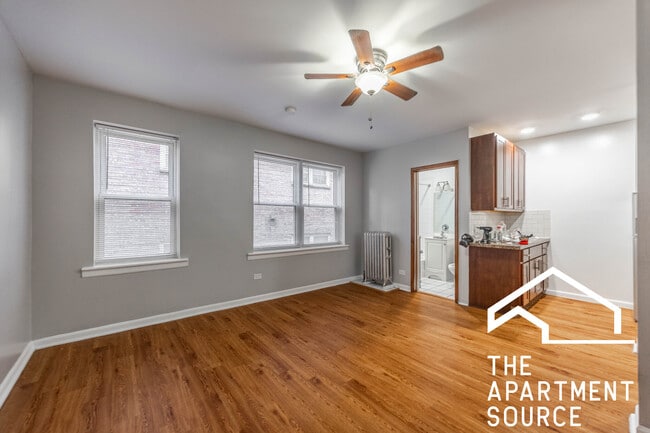 Building Photo - 4240 N Kenmore Ave