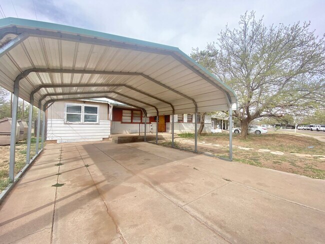 Building Photo - 3 bed 1 bath newly updated now available