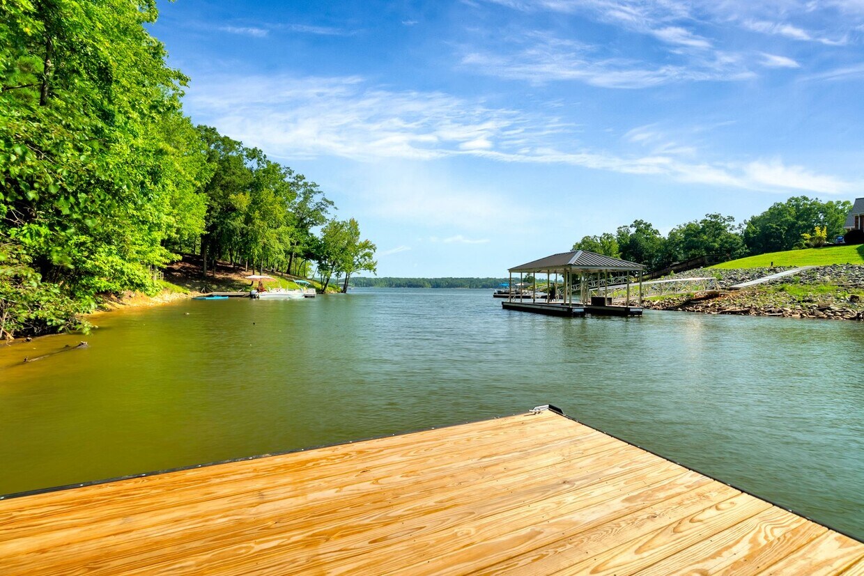 Foto principal - This WATERFRONT-FULLY FURNISHED-ALL INCLUS...