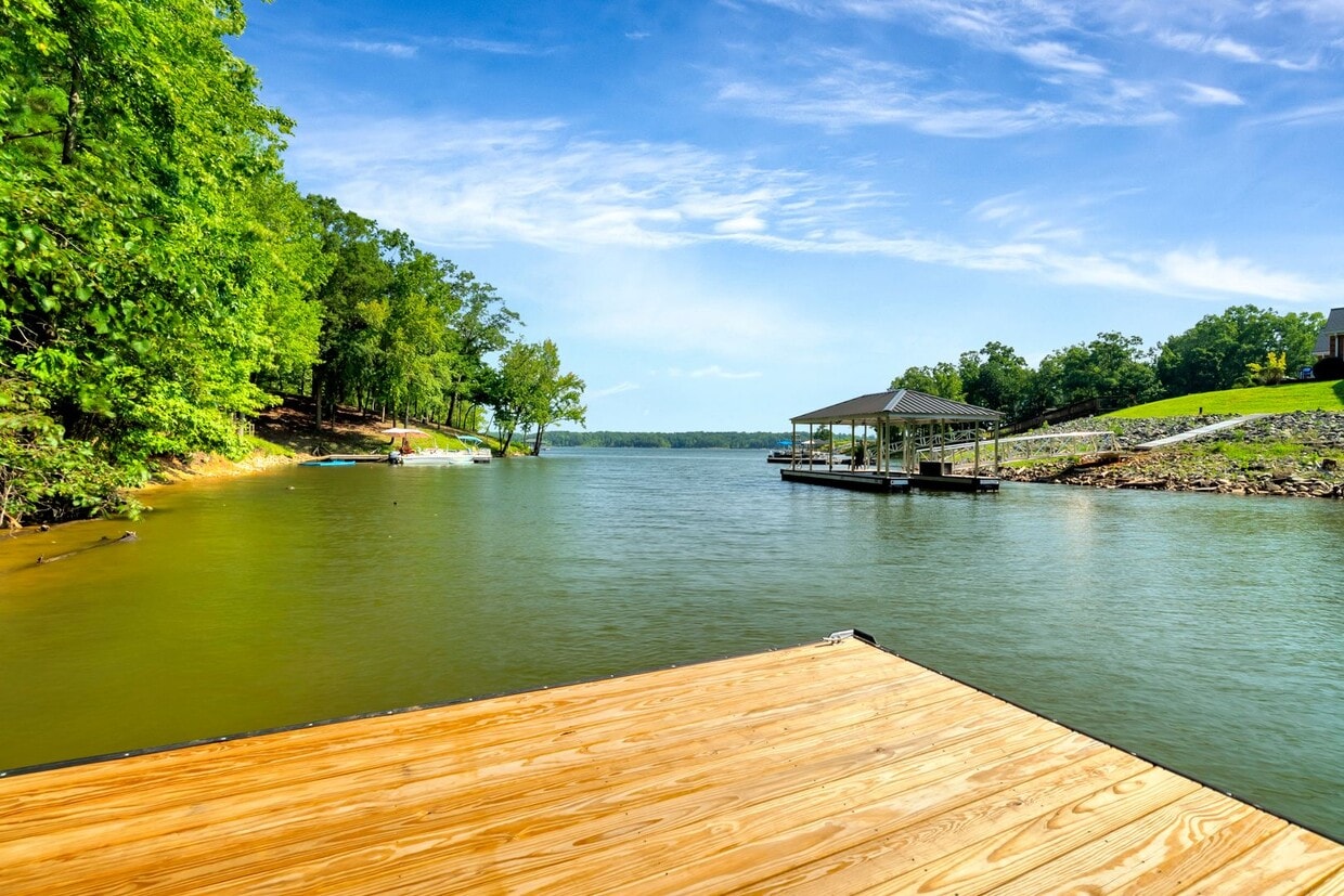 Primary Photo - This WATERFRONT-FULLY FURNISHED-ALL INCLUS...