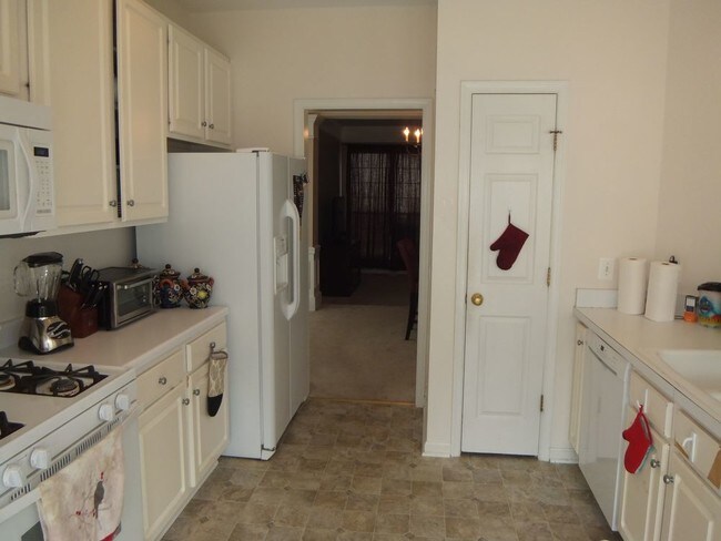 Building Photo - End unit water view TH for rent in Lake Ridge