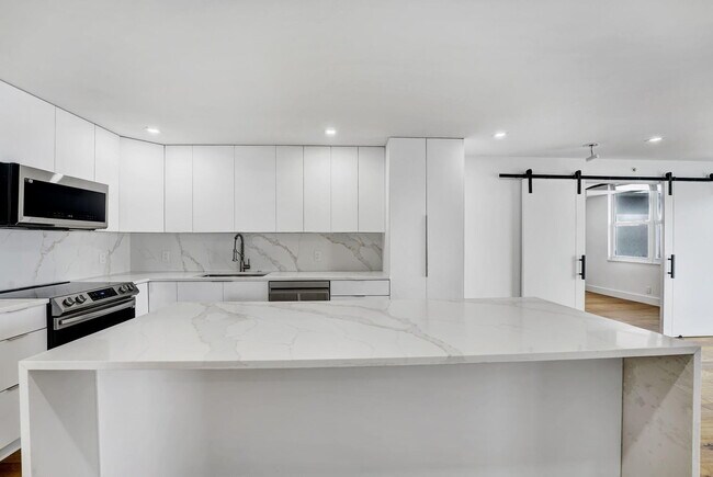 Building Photo - 4511 S Ocean Blvd