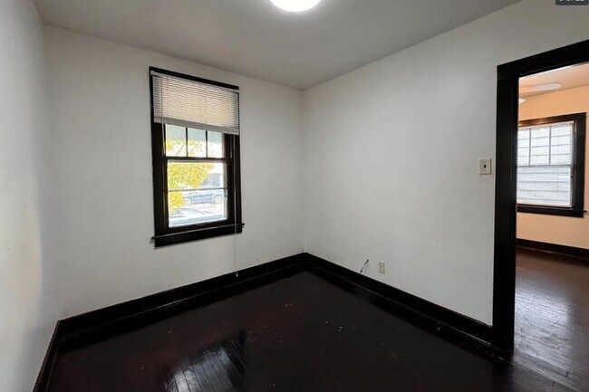 Foto del edificio - 1529 Indiana Ave