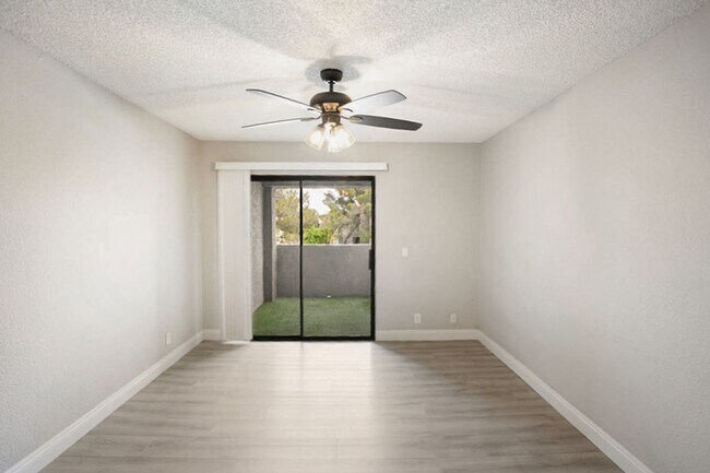 Foto del edificio - 3 Bedroom Remodeled Desert Shore Condo In Gated Community
