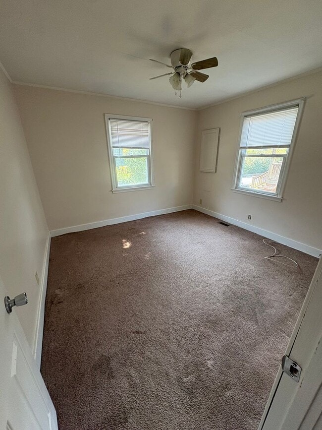 Building Photo - Talk about close to everything! 2 bedroom,...