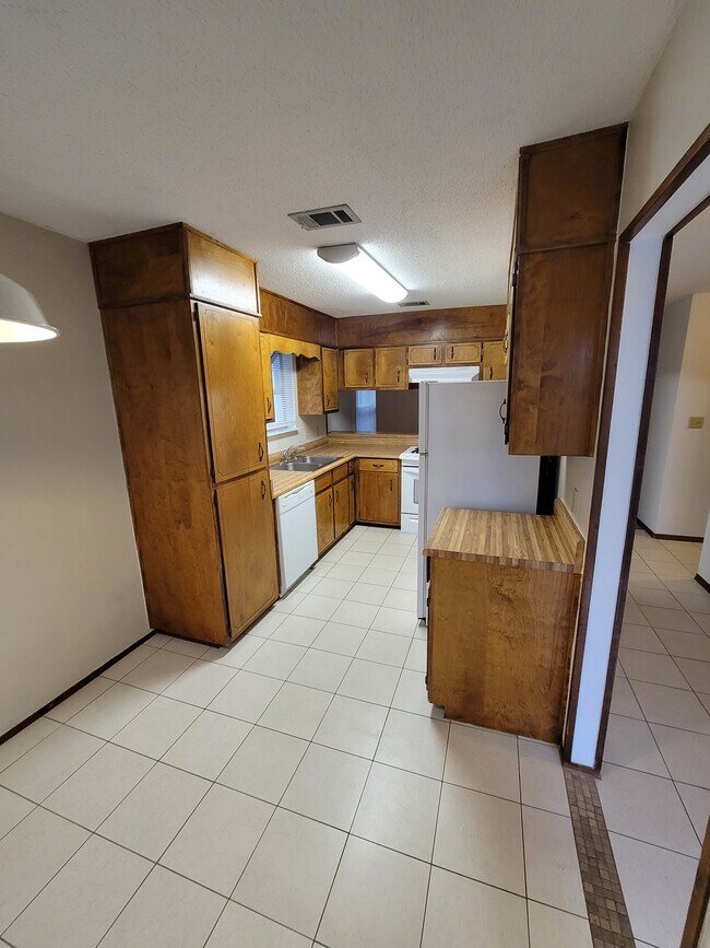 Foto del edificio - 1500 E Johnson Ave