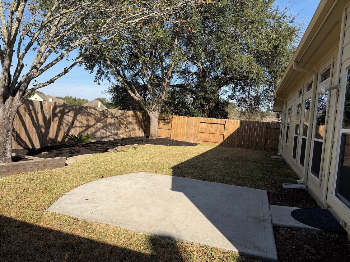 Foto del edificio - 3906 Alpine Cir