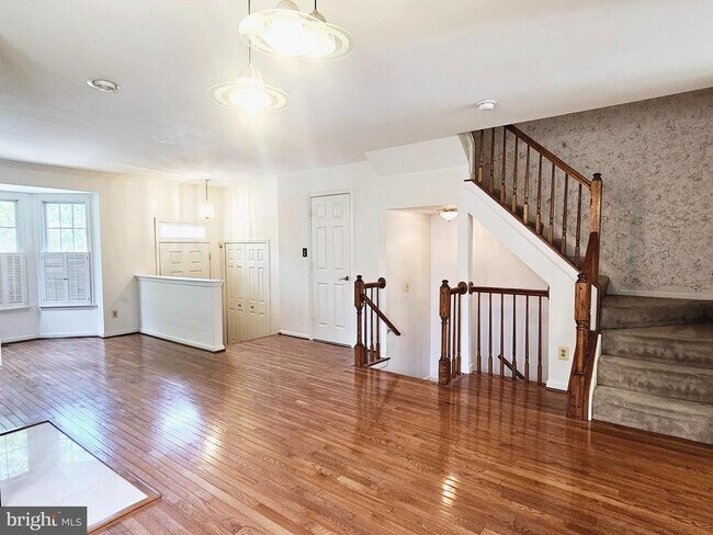 Building Photo - 937 Walnut Wood Rd