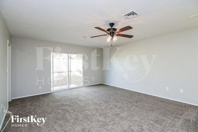 Foto del edificio - 6426 W Laredo St