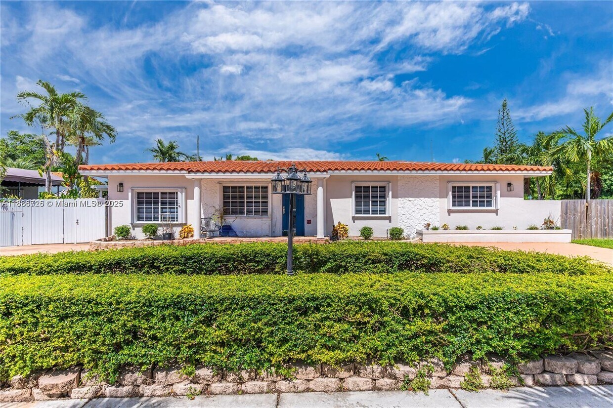 Foto principal - 9901 SW 35th Terrace